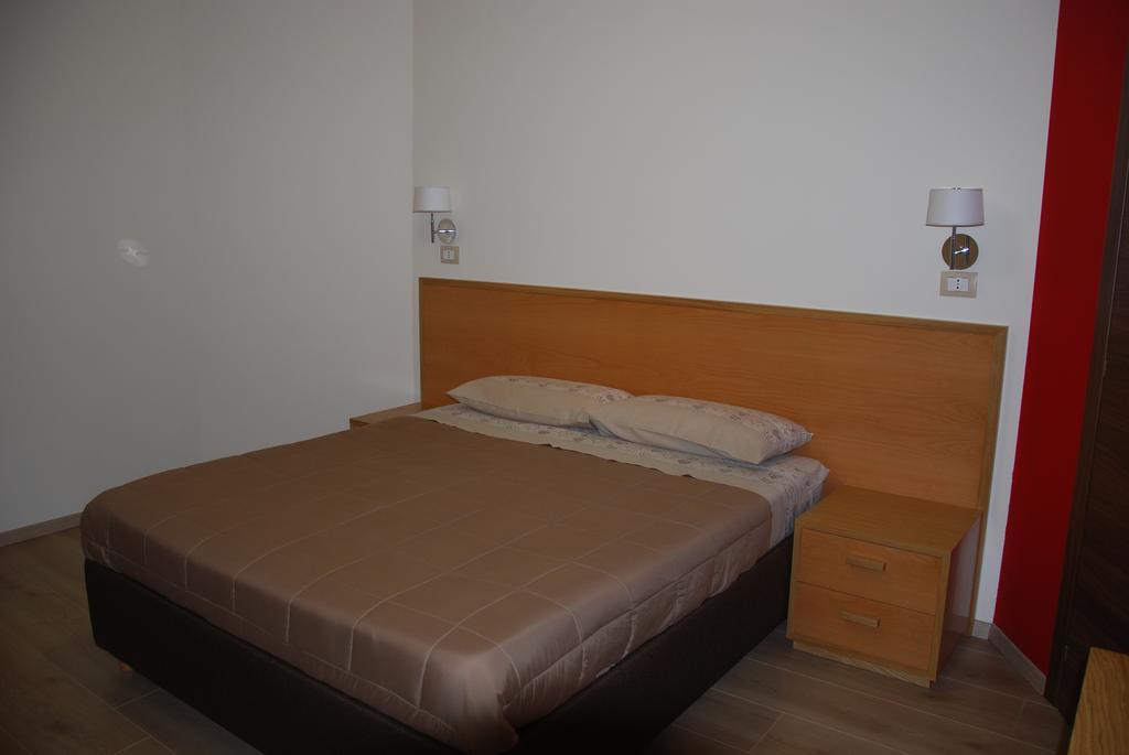 Guest House Caracas Lorica Eksteriør billede